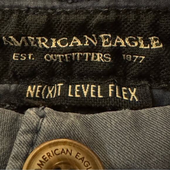 American Eagle blue khaki shorts size 28
 b46 - Picture 2 of 6